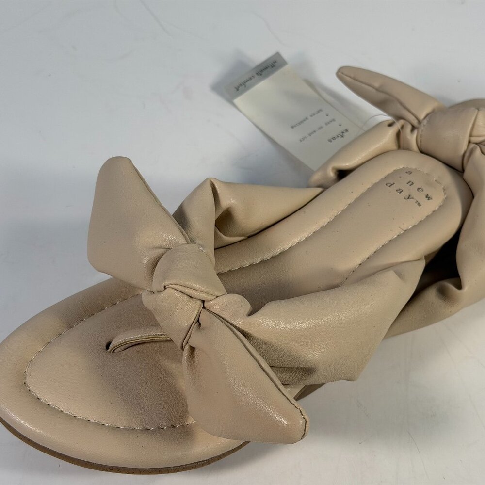 Women's size 7 slippers  tan color